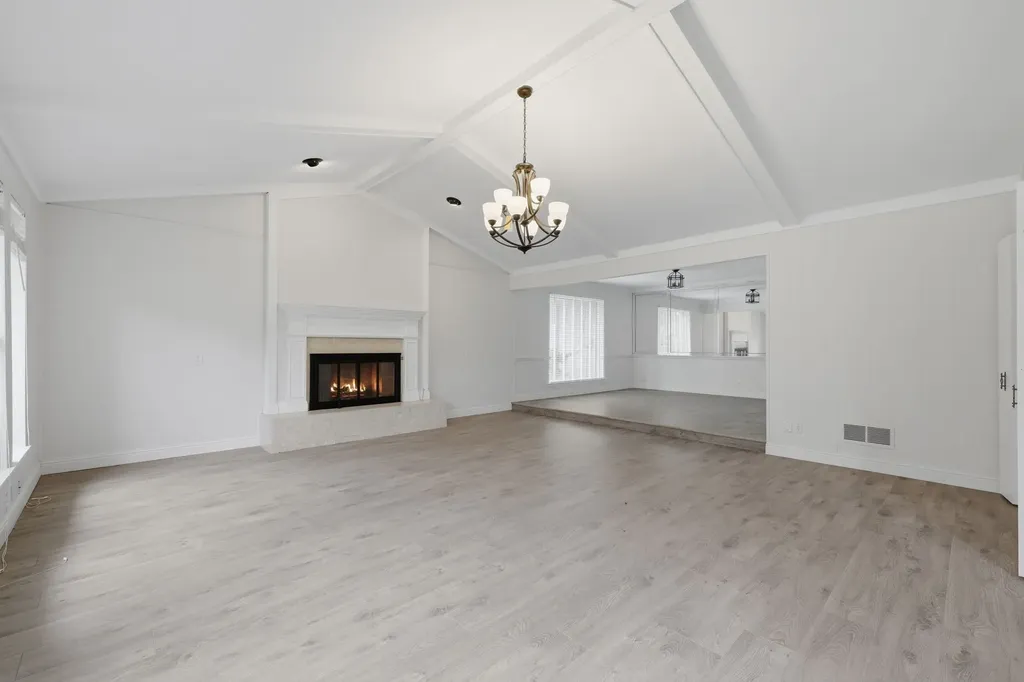6908 Heatherknoll Drive Dallas TX 75248