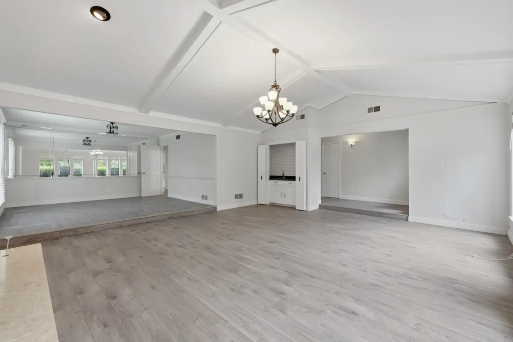 6908 Heatherknoll Drive Dallas TX 75248