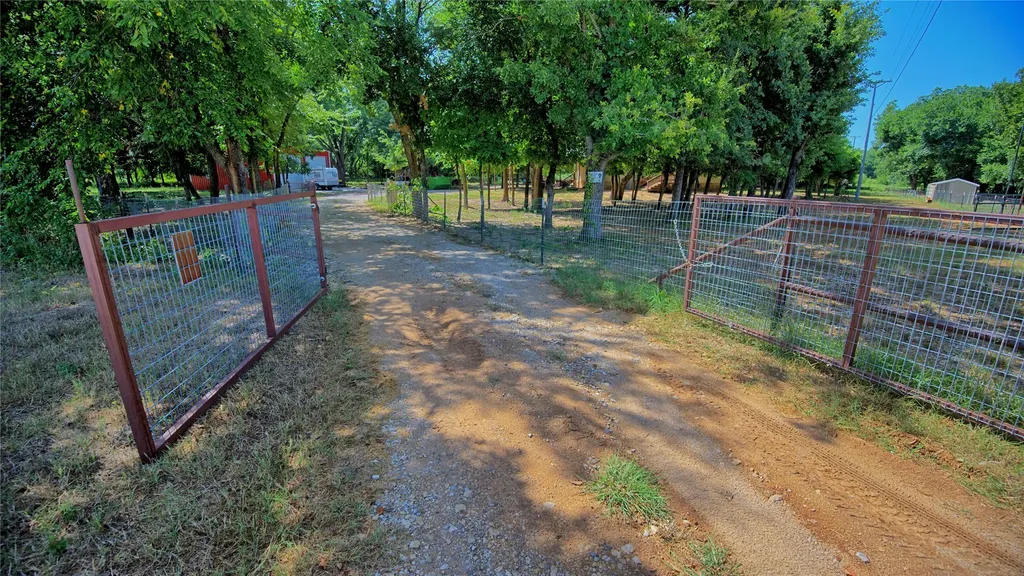 523 Billy Road Bowie TX 76230