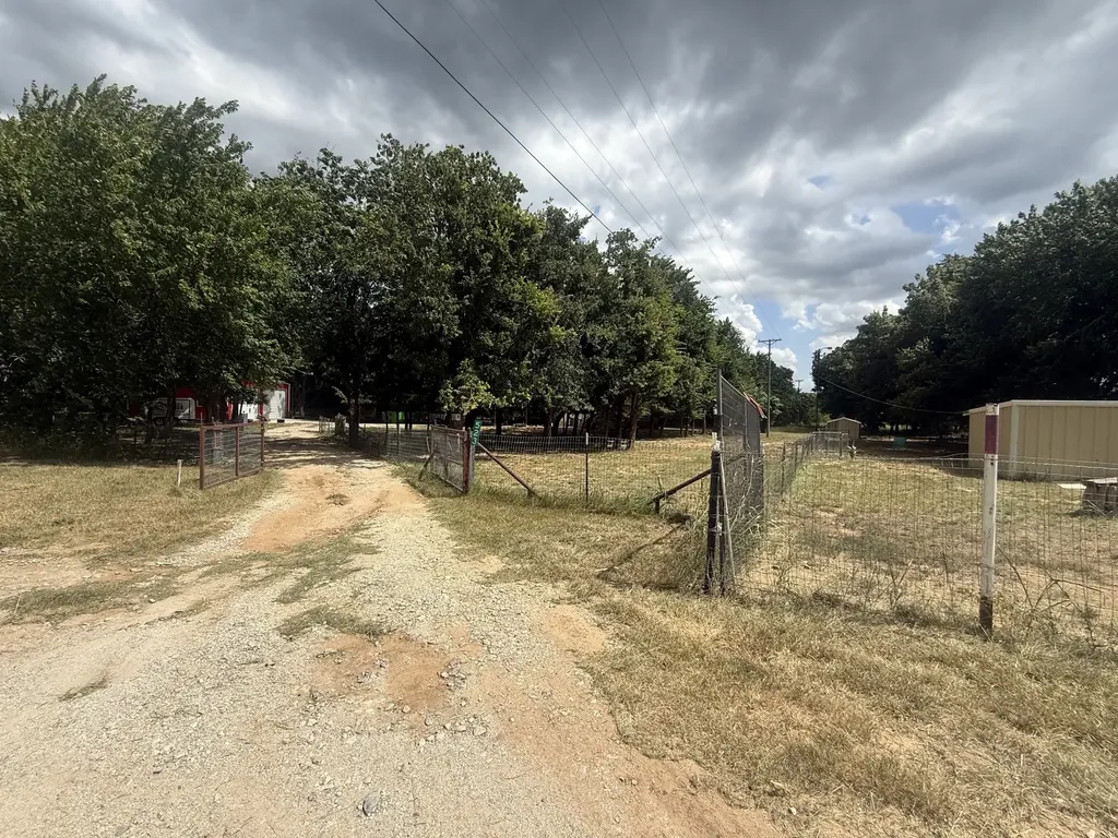 523 Billy Road Bowie TX 76230