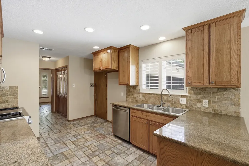 1807 Mossy Oak Street Arlington TX 76012