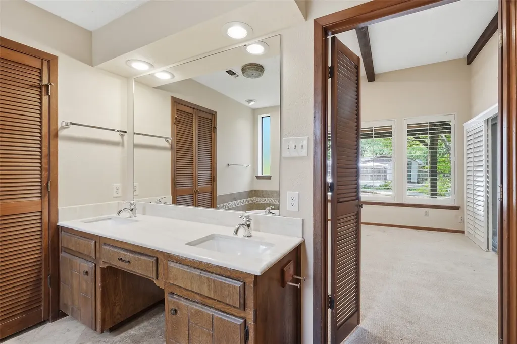 1807 Mossy Oak Street Arlington TX 76012
