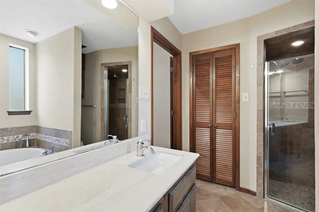 1807 Mossy Oak Street Arlington TX 76012