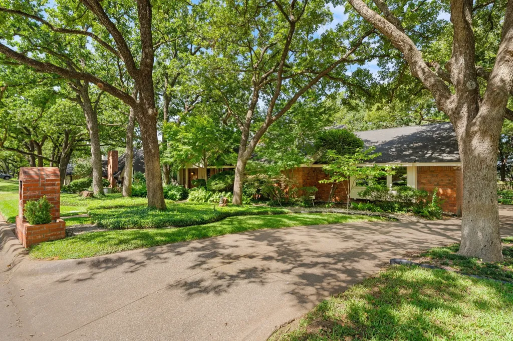 2212 Prestonwood Drive Arlington TX 76012