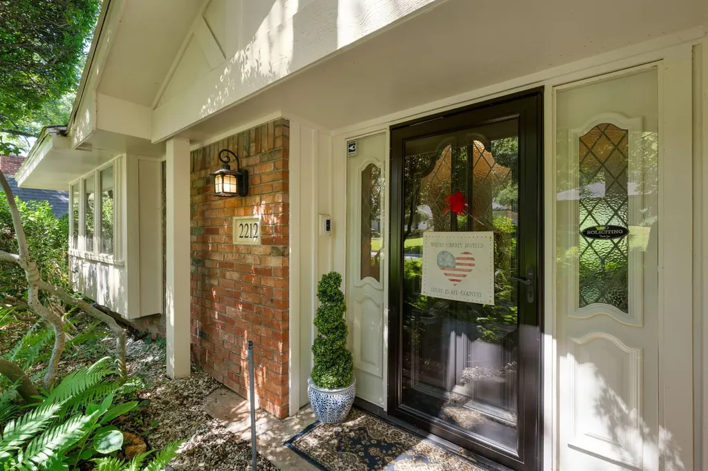 2212 Prestonwood Drive Arlington TX 76012