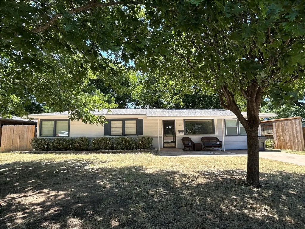 908 Fairview Street Graham TX 76450