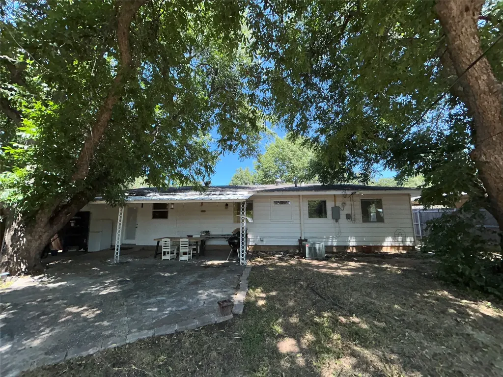 908 Fairview Street Graham TX 76450