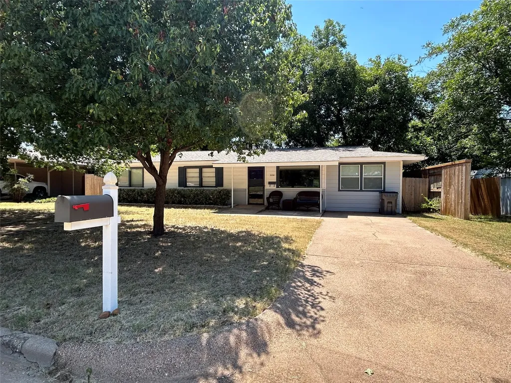 908 Fairview Street Graham TX 76450