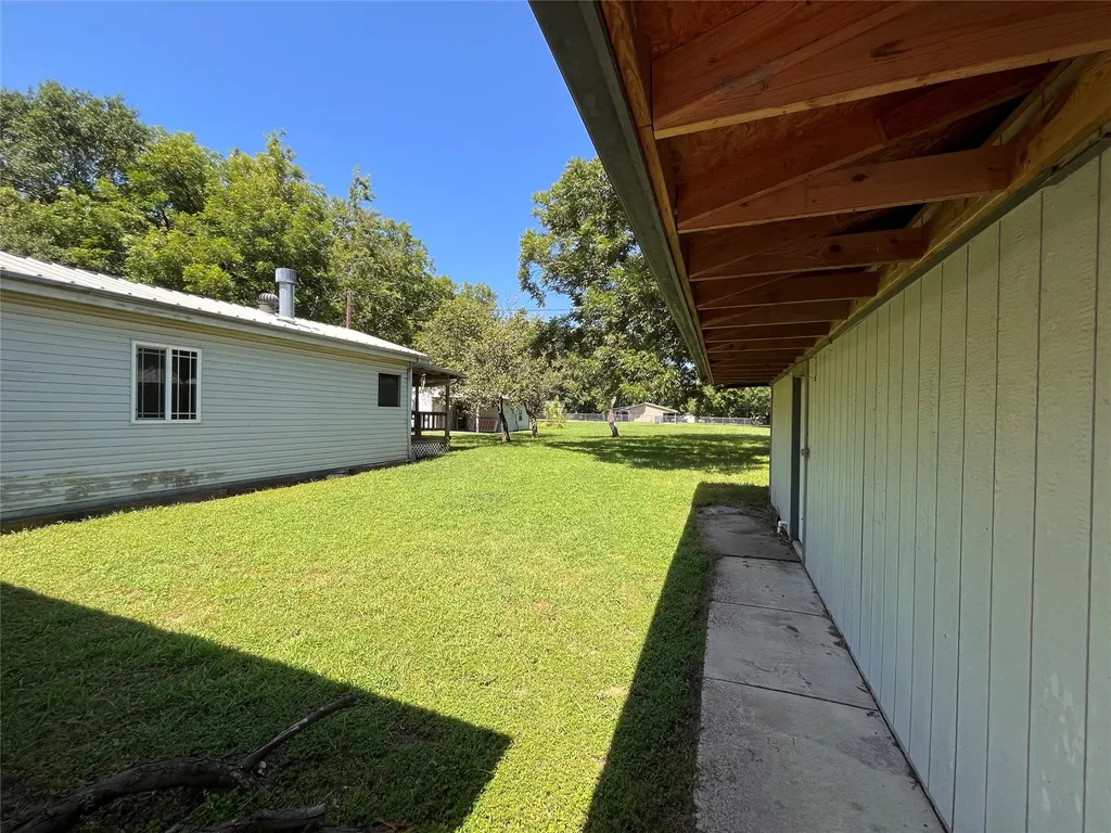 304 S Lafayette Street Campbell TX 75422