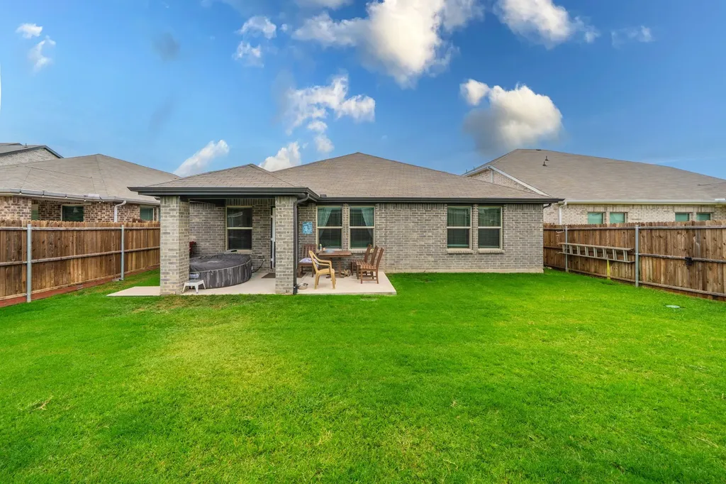 3250 Mccallister Way Royse City TX 75189