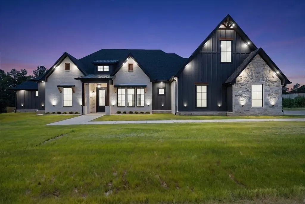 17402 Woodcrest Circle Lindale TX 75771