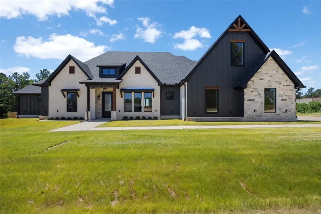 17402 Woodcrest Circle Lindale TX 75771