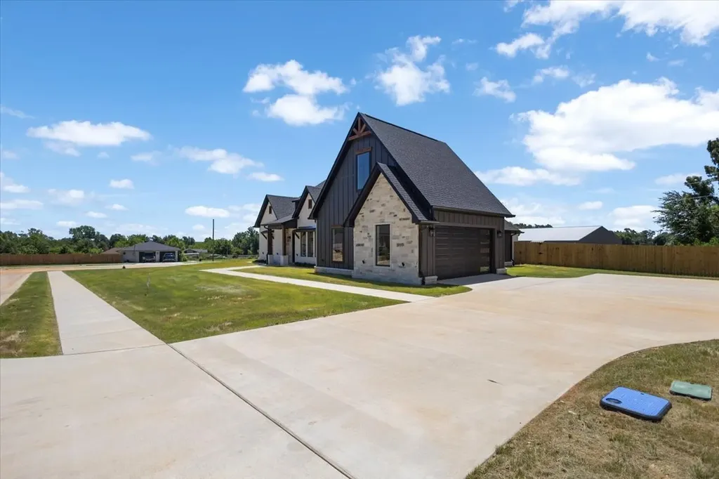 17402 Woodcrest Circle Lindale TX 75771