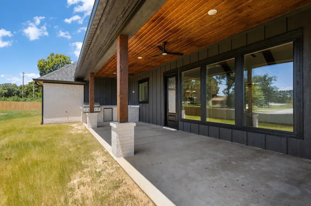 17402 Woodcrest Circle Lindale TX 75771