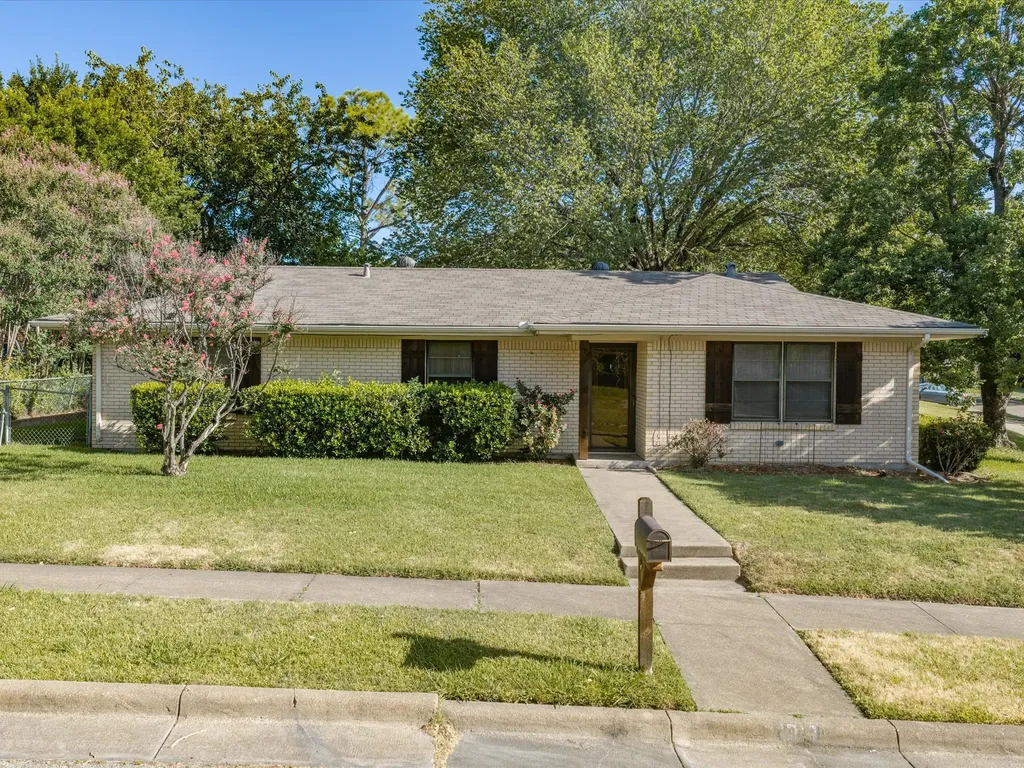 1313 Crestridge Street Ennis TX 75119
