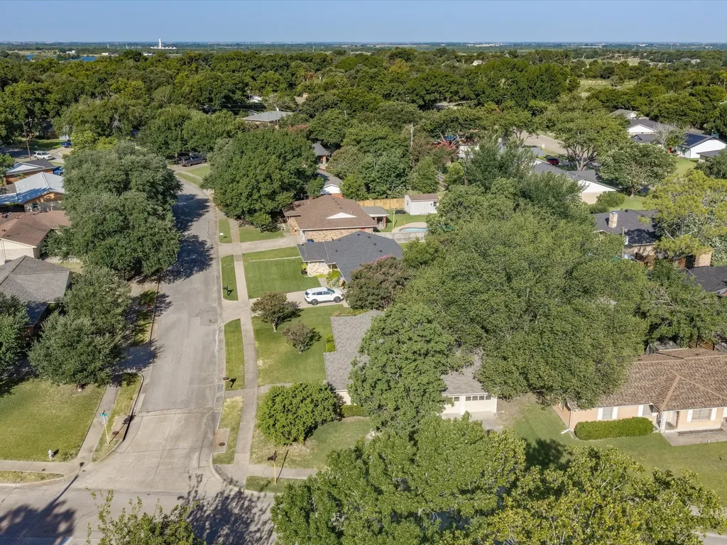 1313 Crestridge Street Ennis TX 75119