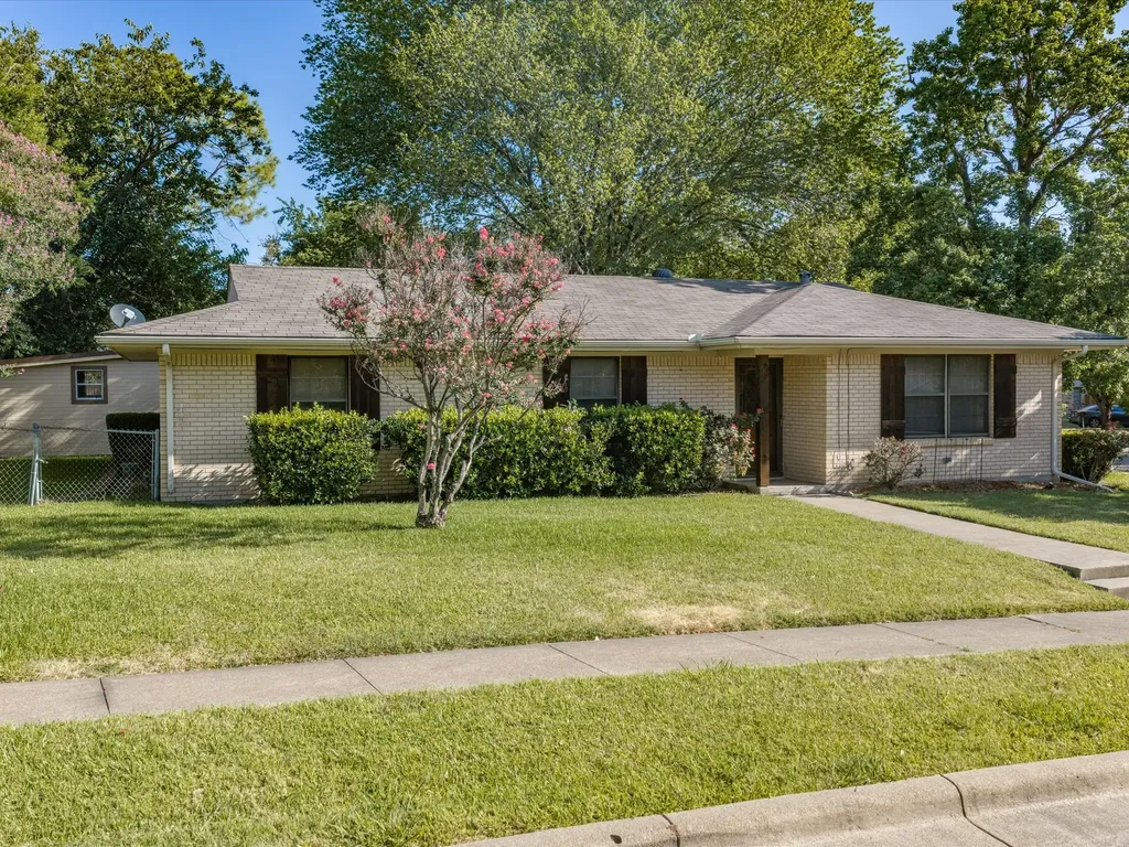 1313 Crestridge Street Ennis TX 75119