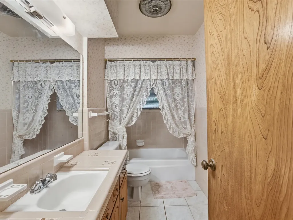 1313 Crestridge Street Ennis TX 75119