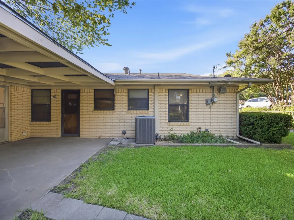 1313 Crestridge Street Ennis TX 75119