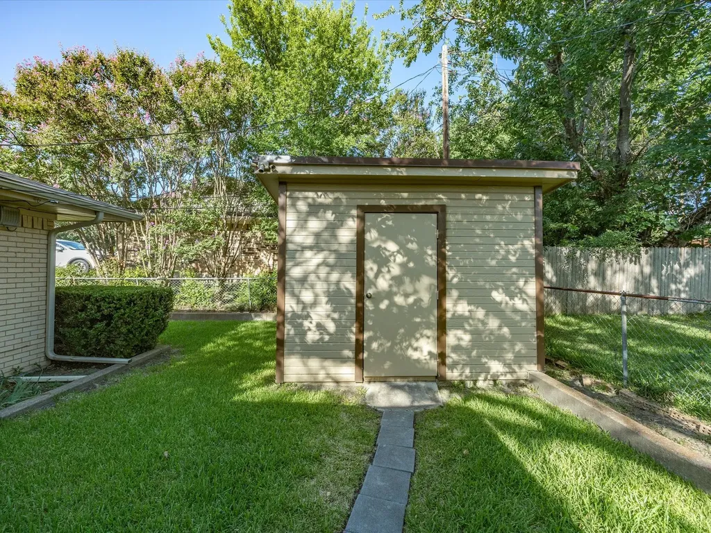 1313 Crestridge Street Ennis TX 75119