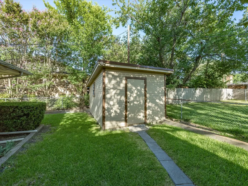 1313 Crestridge Street Ennis TX 75119
