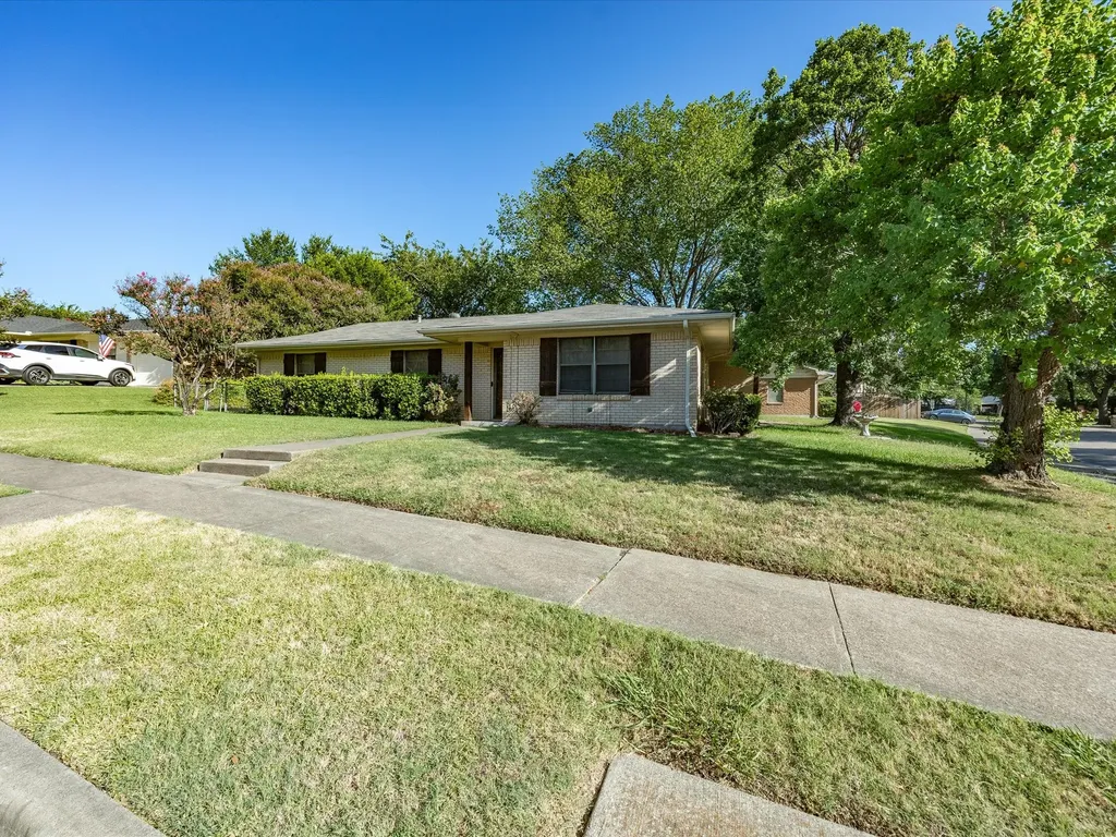 1313 Crestridge Street Ennis TX 75119