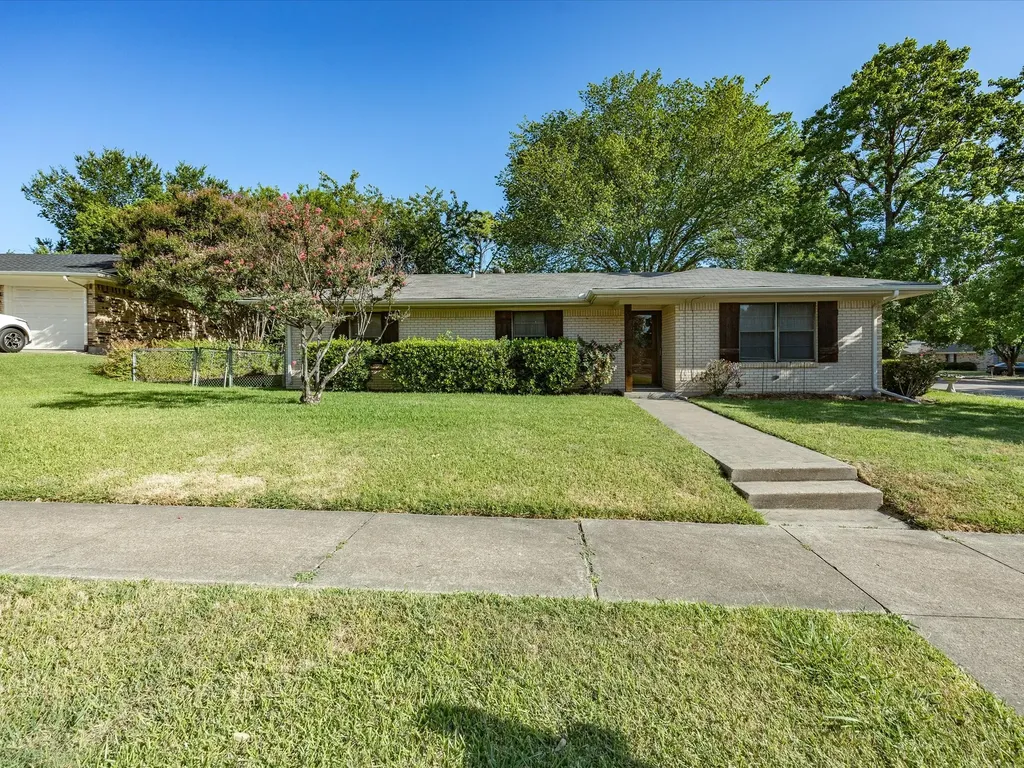 1313 Crestridge Street Ennis TX 75119