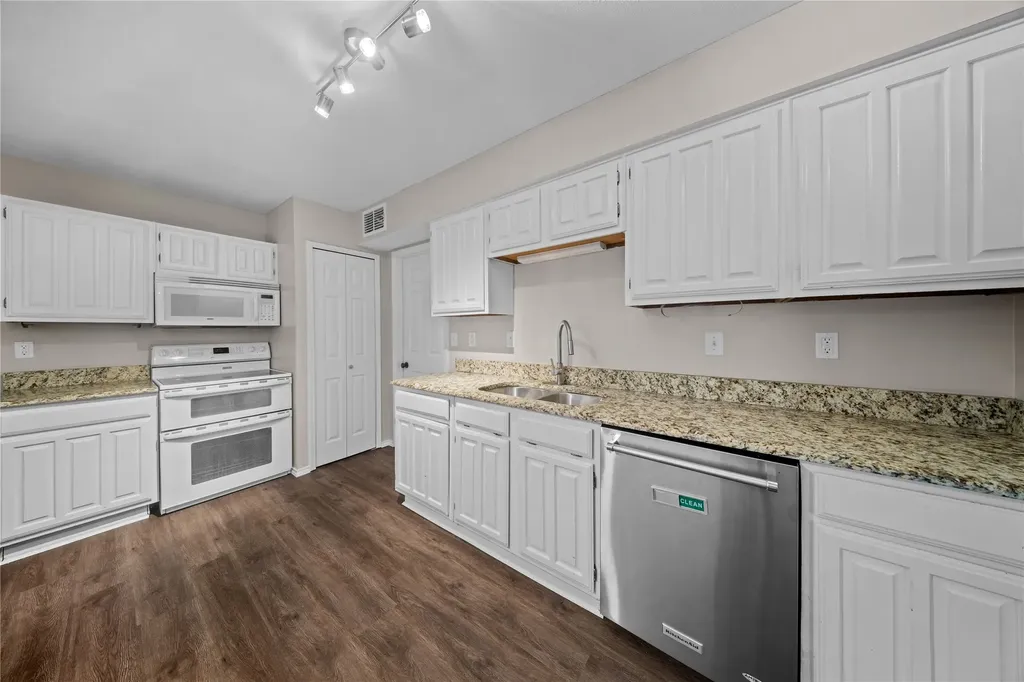 11136 Mccree Road Dallas TX 75238