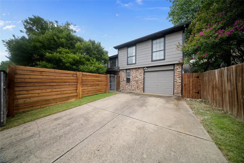 11136 Mccree Road Dallas TX 75238