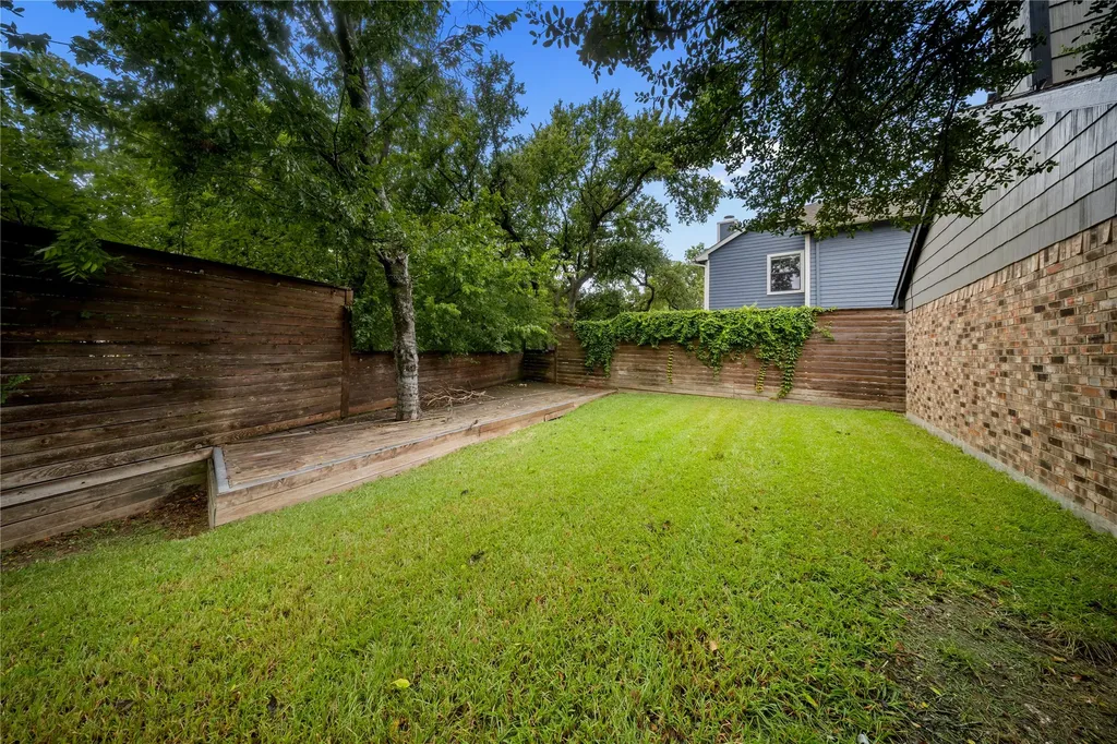 11136 Mccree Road Dallas TX 75238