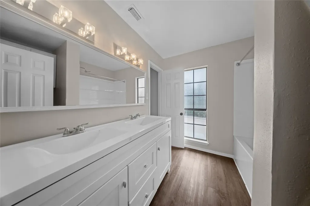 11136 Mccree Road Dallas TX 75238