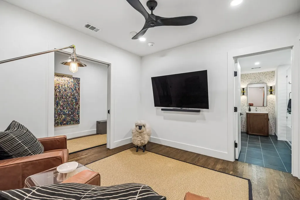1999 Mckinney Avenue Dallas TX 75201