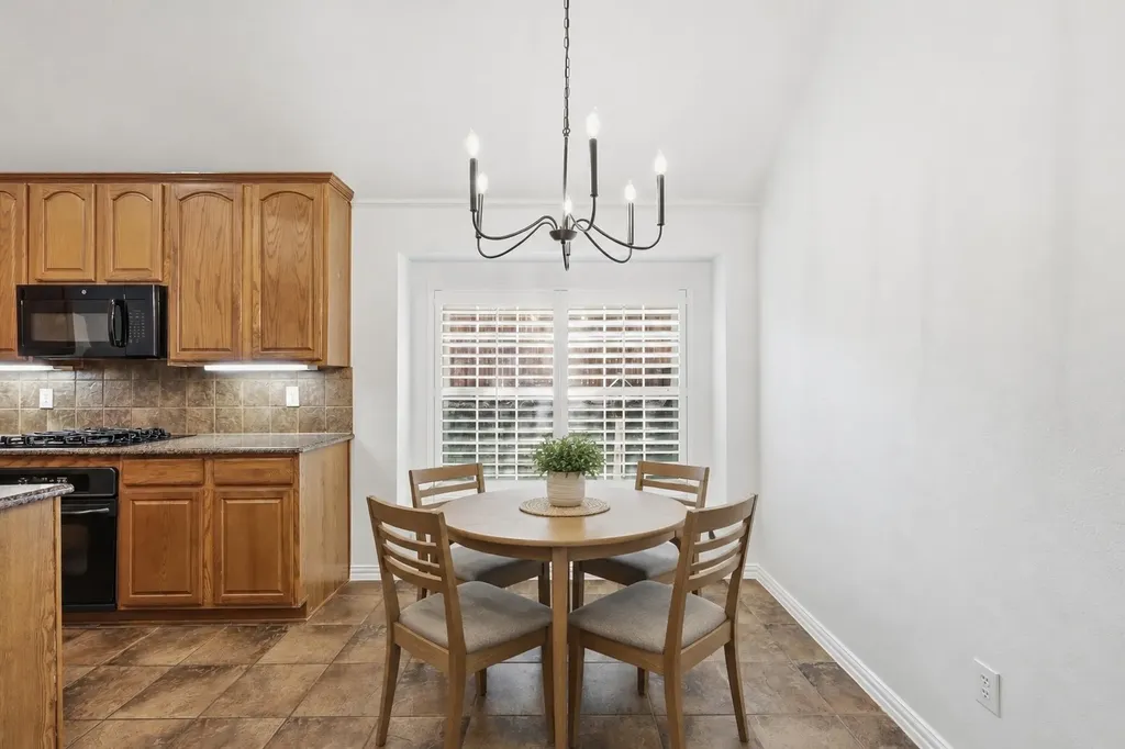 8210 Carter Street Lantana TX 76226