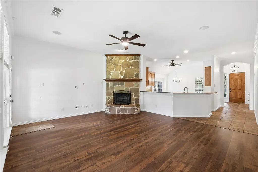 8210 Carter Street Lantana TX 76226
