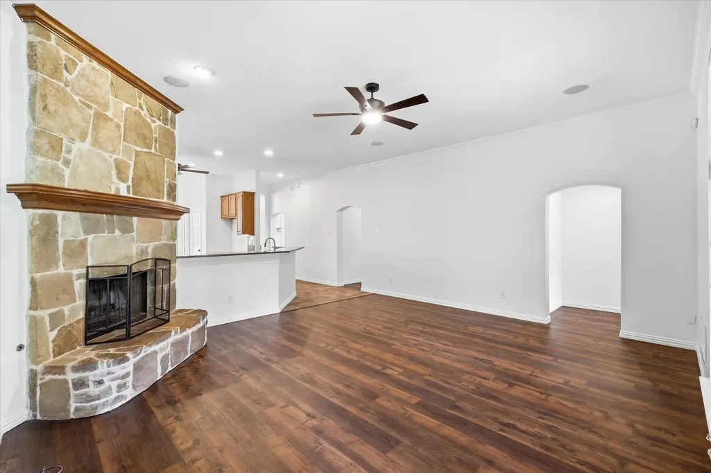 8210 Carter Street Lantana TX 76226