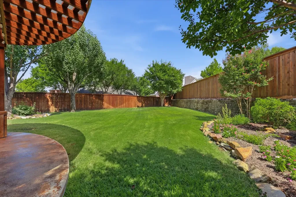 8210 Carter Street Lantana TX 76226