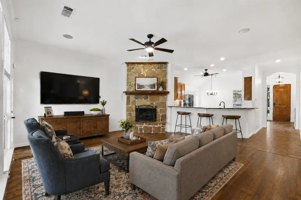 8210 Carter Street Lantana TX 76226