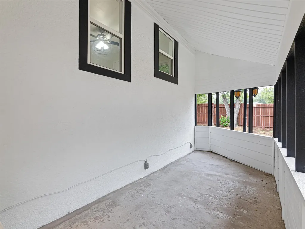 611 Cherry Street Bowie TX 76230