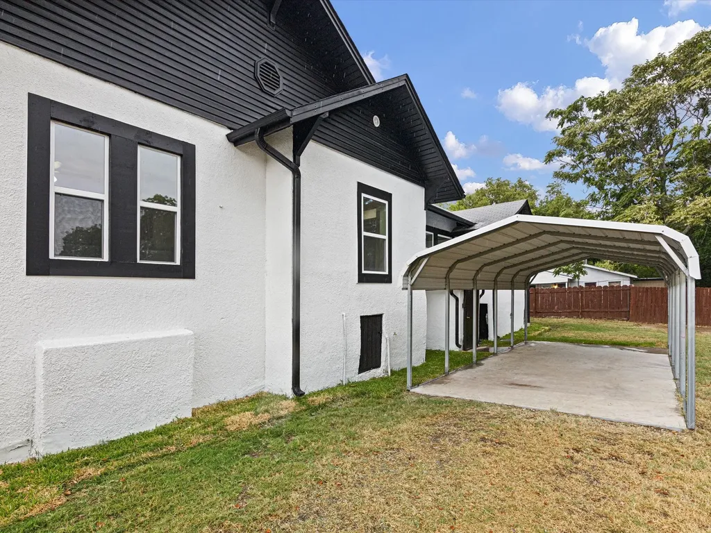 611 Cherry Street Bowie TX 76230