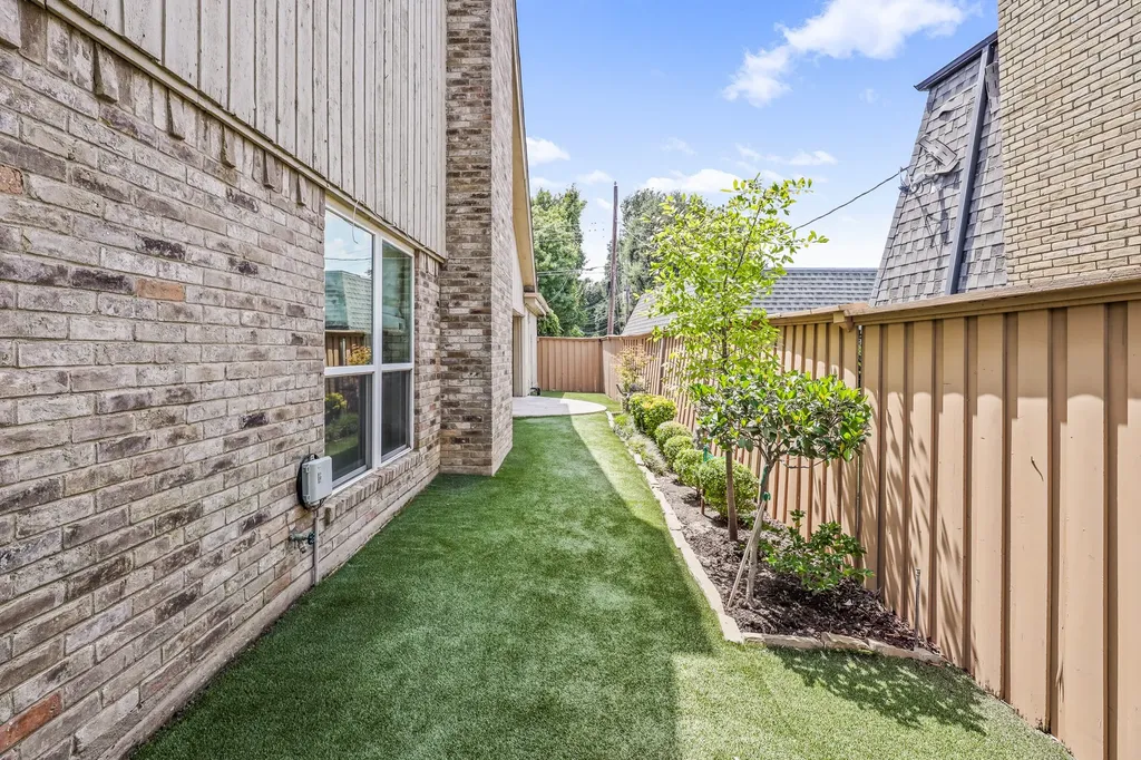 10519 Ravenscroft Drive Dallas TX 75230