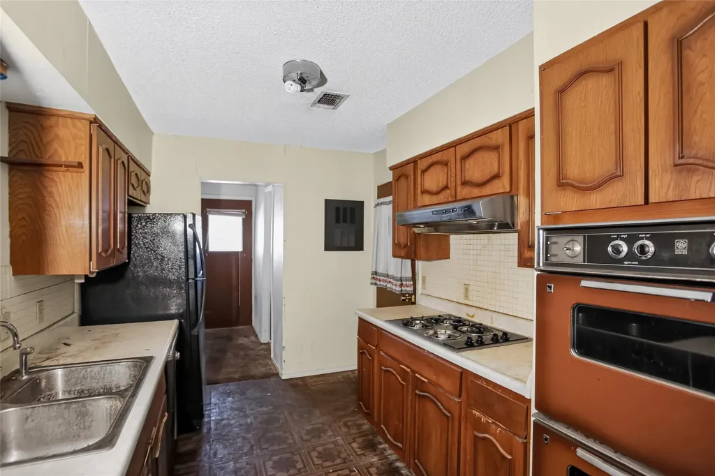 2108 Barton Drive Arlington TX 76010