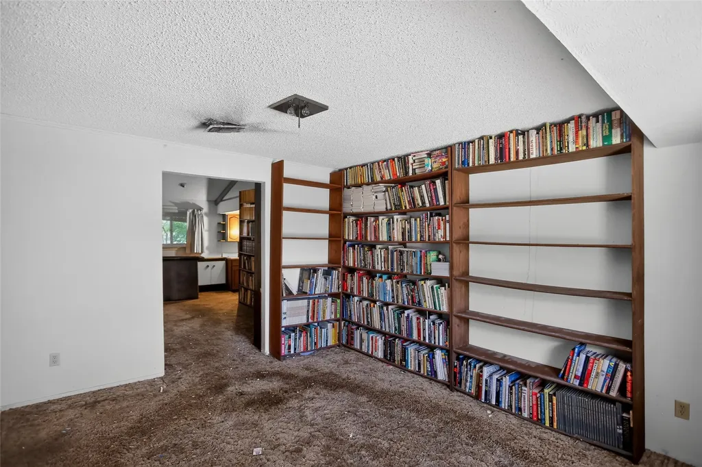 2108 Barton Drive Arlington TX 76010