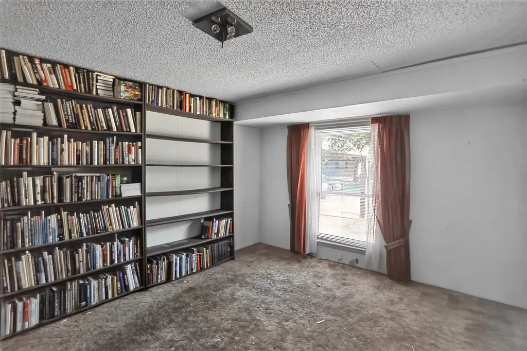 2108 Barton Drive Arlington TX 76010
