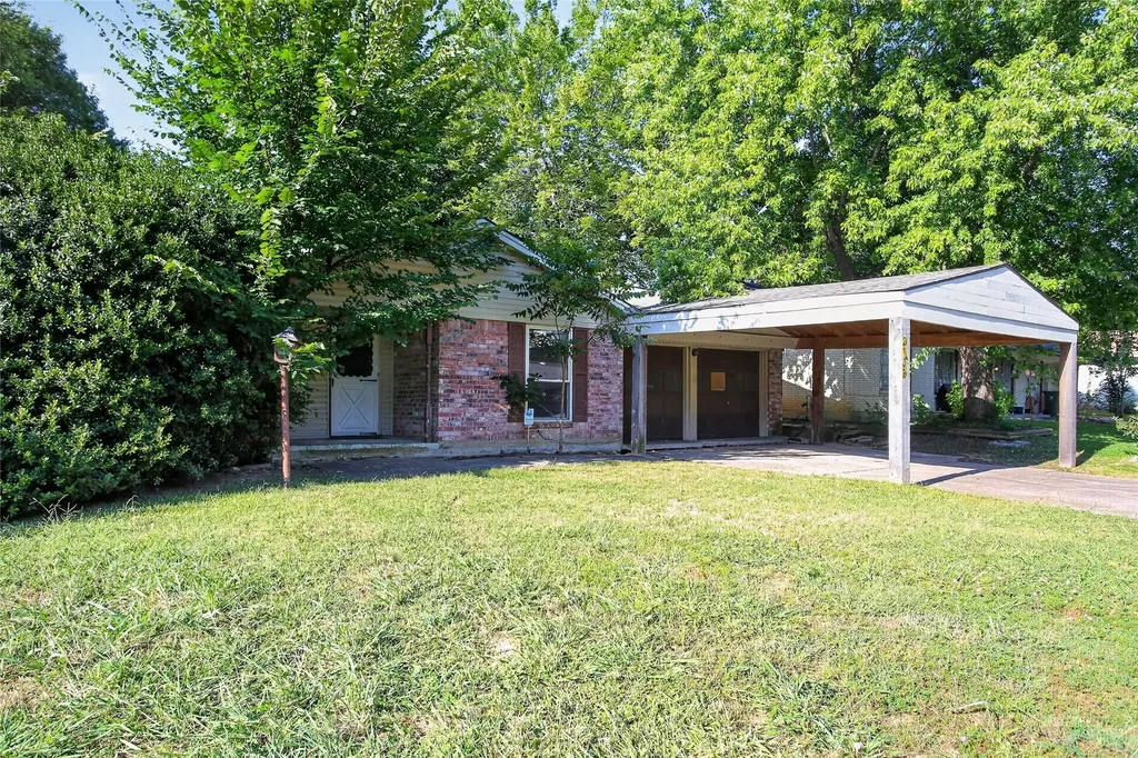 2108 Barton Drive Arlington TX 76010
