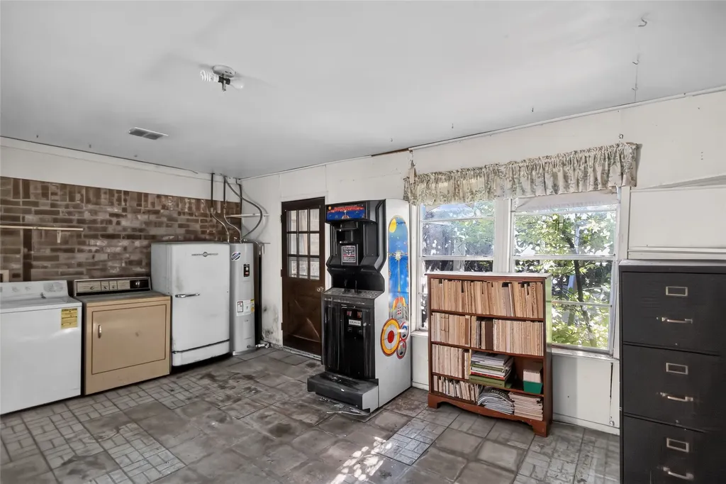 2108 Barton Drive Arlington TX 76010