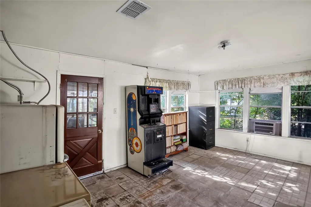 2108 Barton Drive Arlington TX 76010