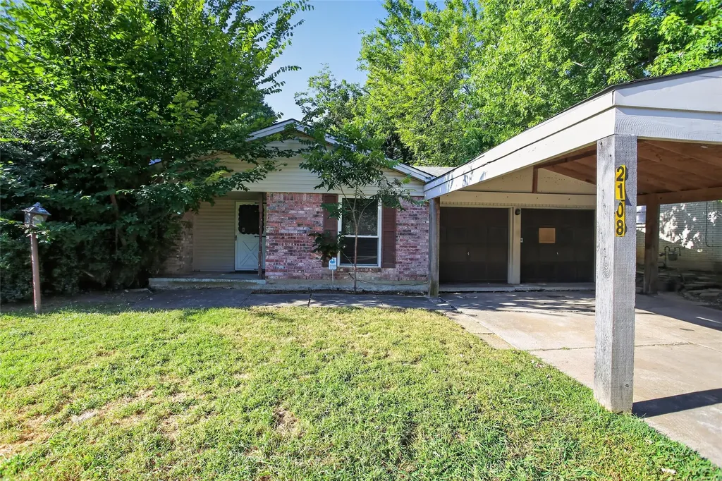 2108 Barton Drive Arlington TX 76010