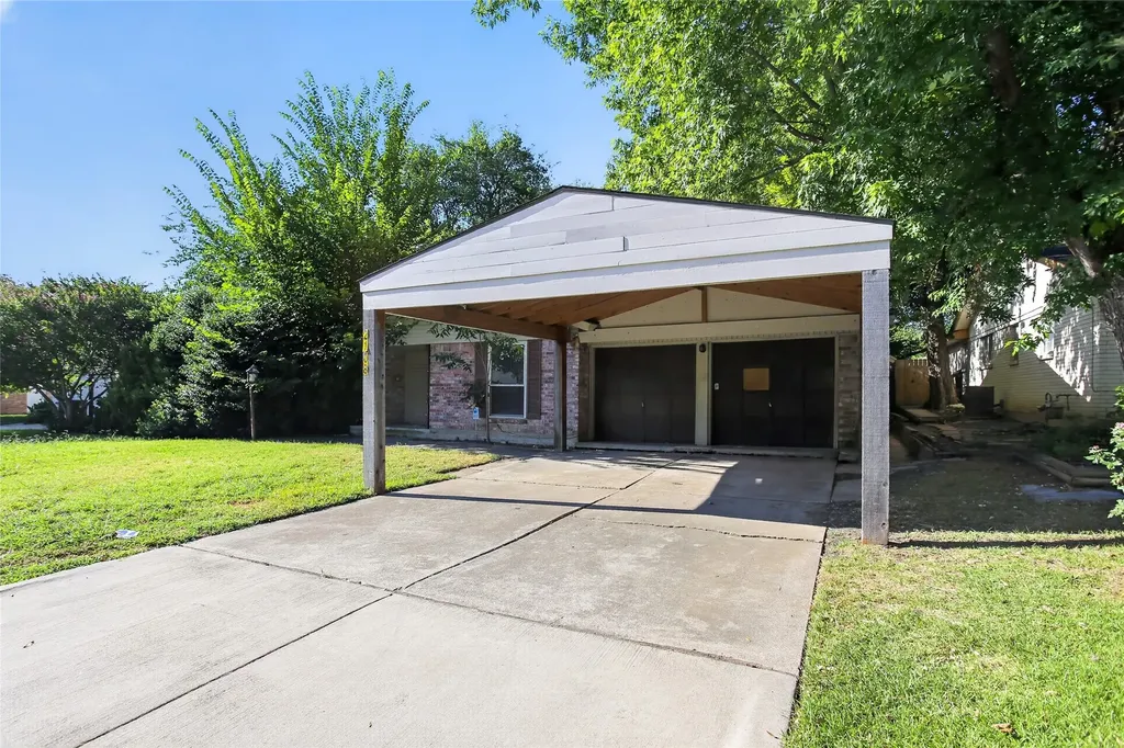 2108 Barton Drive Arlington TX 76010