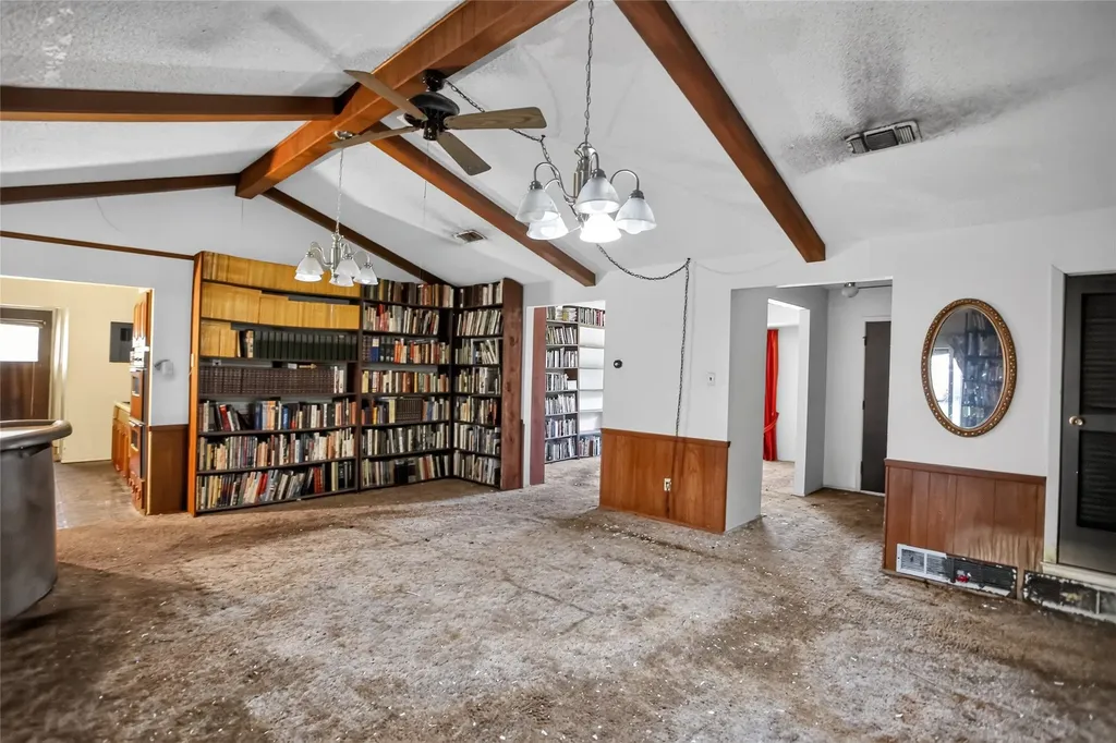 2108 Barton Drive Arlington TX 76010