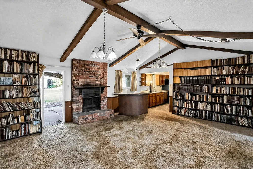 2108 Barton Drive Arlington TX 76010